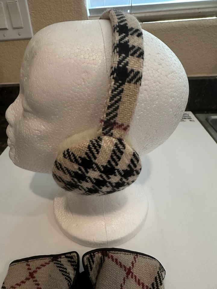 Burberry Vintage Nova Gloves Size 8 And Earmuff Set Leather Lambs Wool Tan/Blk/R - Image 3 of 4