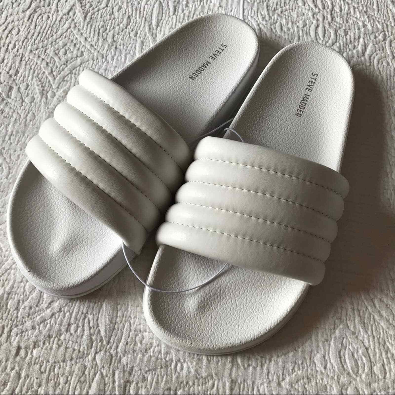 Steve Madden Slaye White Slides Sandals 