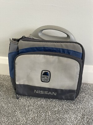 Original Nissan Arctic Zone Kühltasche Brotzeittasche Lebensmittelaufbewahrung isoliert blau silber
