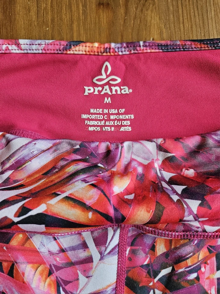 PrAna Roxanne Tropical Rosa Estampado de Palma Recortado Capri Yoga Leggings Talla M Foto 3 de 4