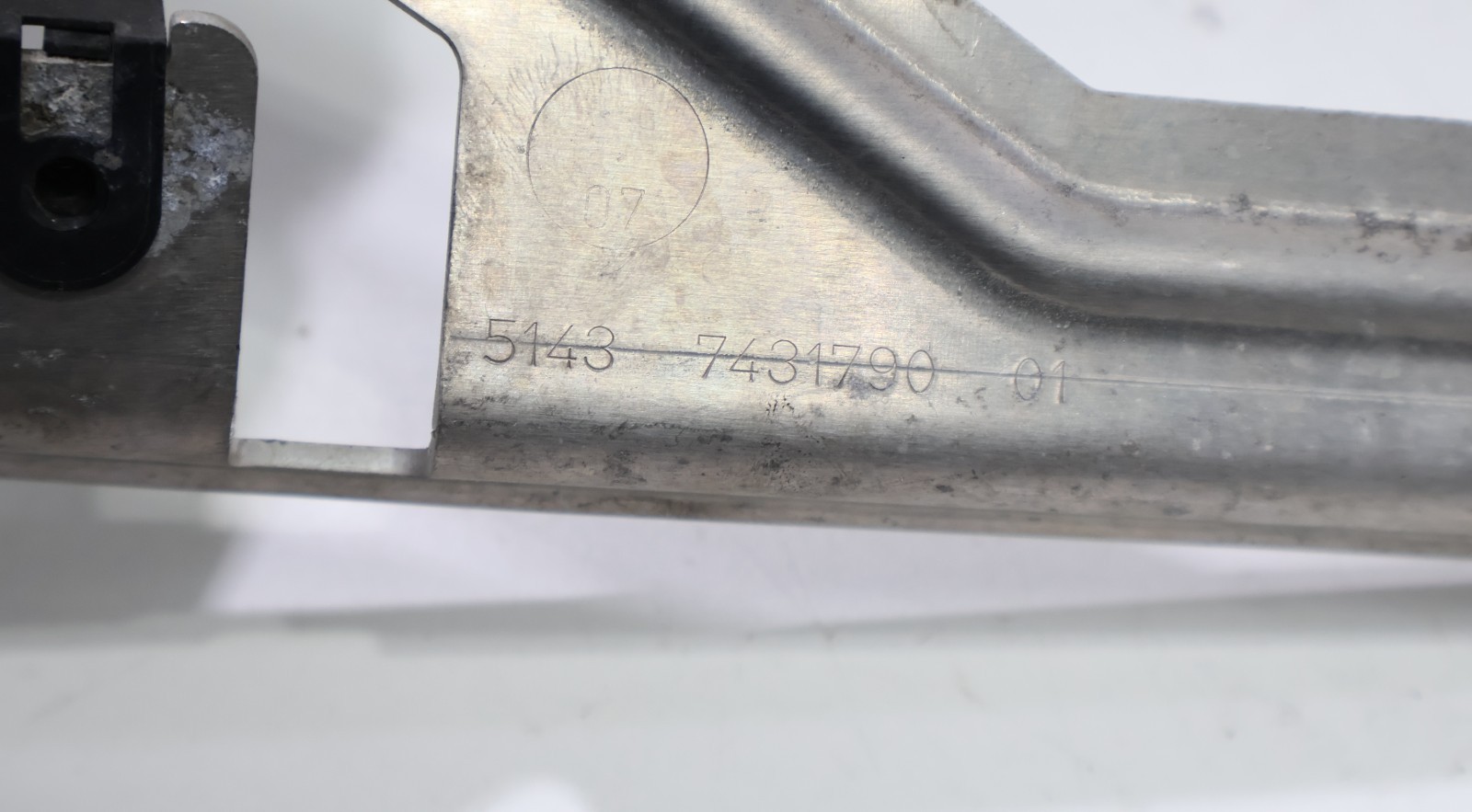 2014 - 2020 BMW i8 I12 REAR RIGHT QUARTER PANEL UPPER SUPPORT BRACKET OEM