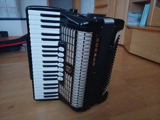 Hohner Akkordeon Verdi III in schwarz mit Trage-Rucksack