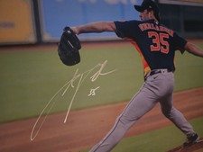 JUSTIN VERLANDER  ORIGINAL AUTOGRAPH WITH COA ON THIS VIBRANT 12X8.5" PHOTO  ??