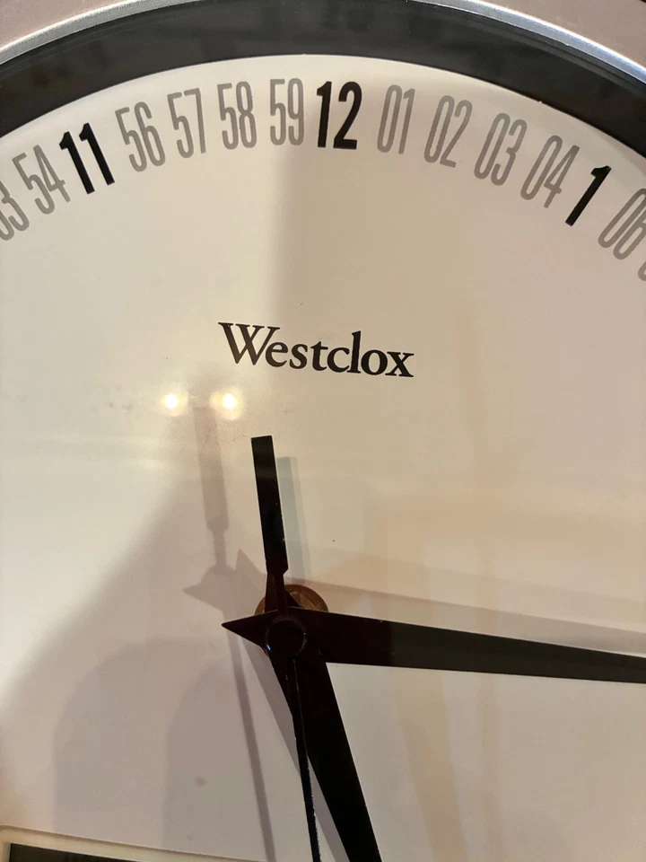 Reloj de Pared WESTCLOCK con Hora, Día de la Semana y Temperatura Foto 4 de 4