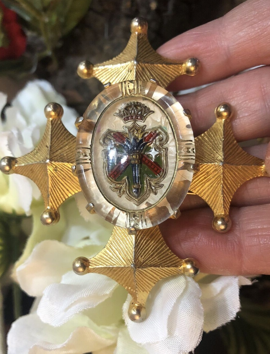 5. Vintage Gold tone VANS AUTHENTIC CROSS Heraldic Pin Pendant 3