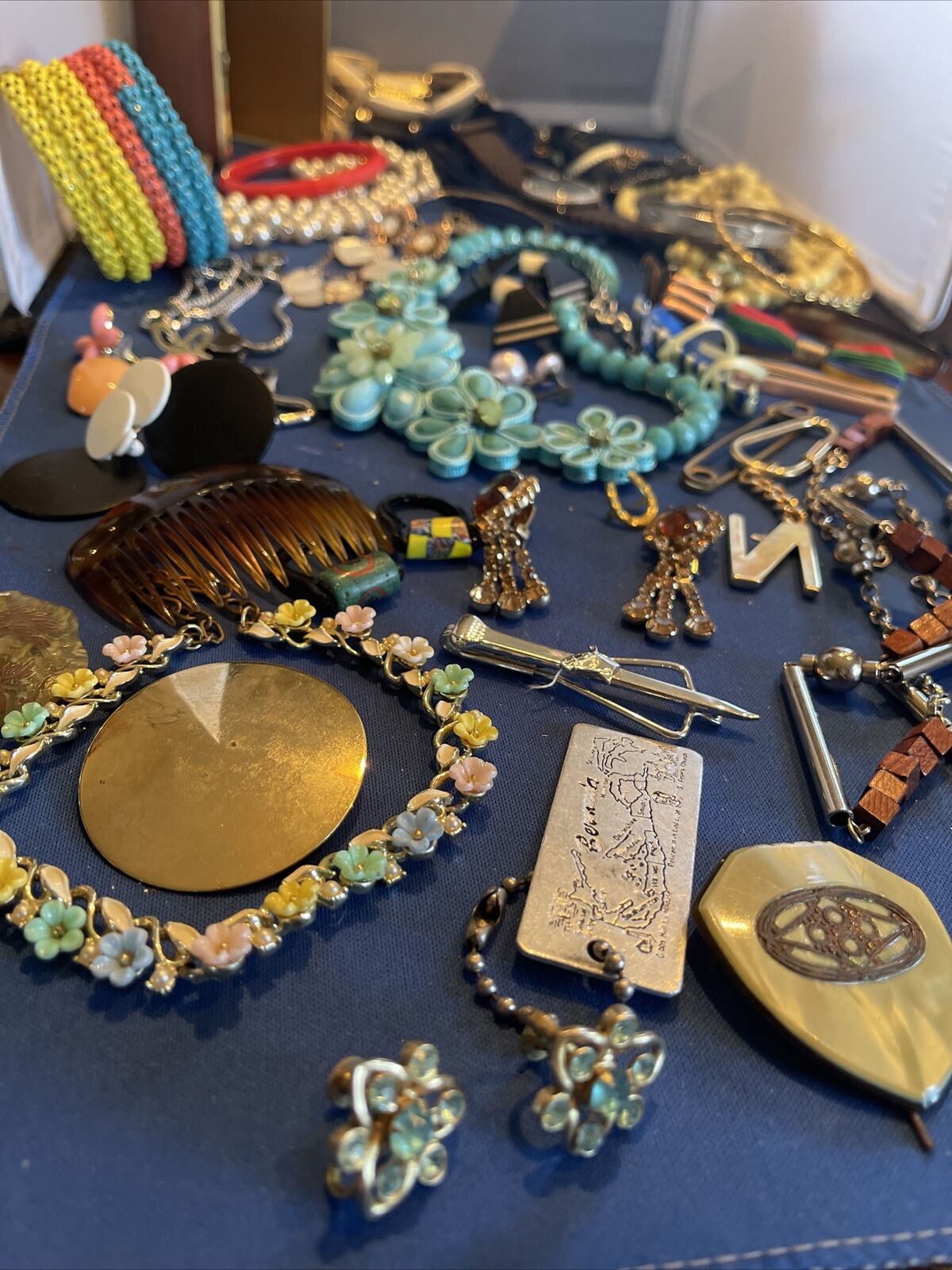 Antique Vintage Junk Drawer Jewelry Lot Estate Sa… - image 10