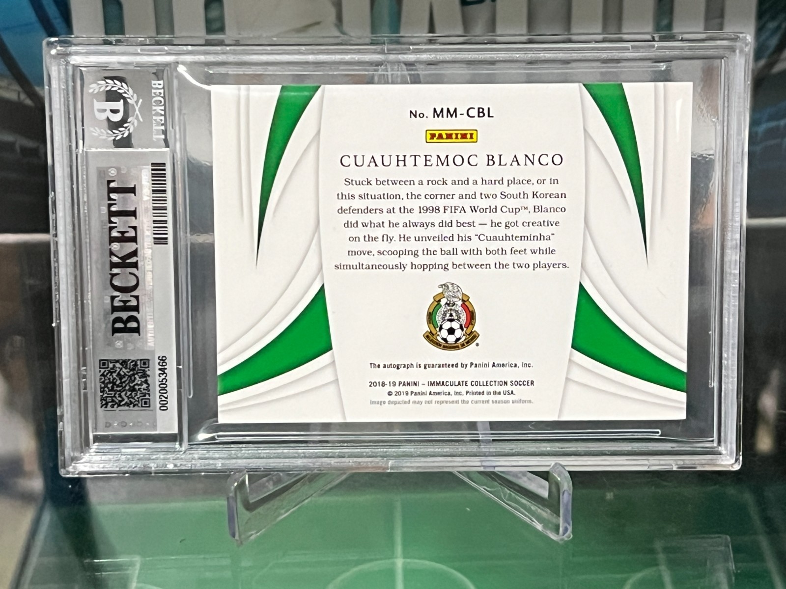 2018-19 Immaculate Modern Marks Cuauhtémoc Blanco Bronze /25 BGS 8.5 Auto 10 view 3