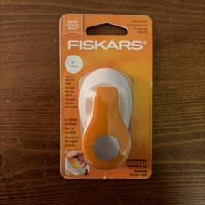 Fiskars Small Circle 1.6cm Lever Punch Confetti Catcher 124830-1001