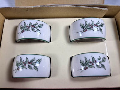 Christmas Napkins Rings set of 4 NIKKO White Red Green Holly Porcelain