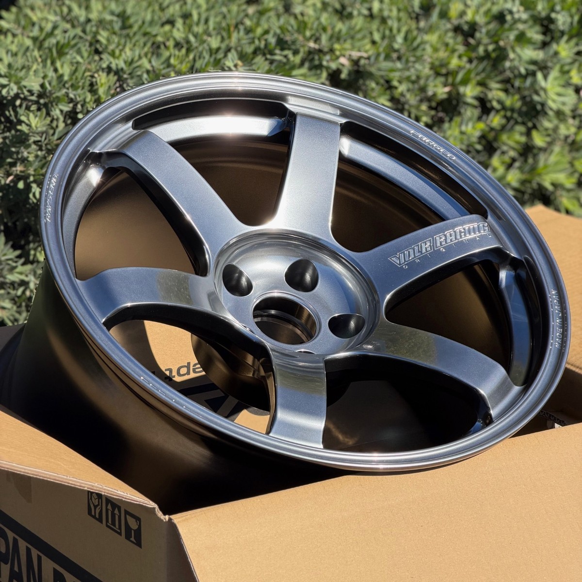 set of 4) Volk Racing TE37 Saga S-Plus 18x10.5 +15 5x114.3 Shining