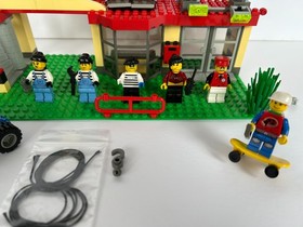 Lego set 6740 Xtreme Tower &ndash; 327 Pieces &ndash; 6 Minifigs &ndash; Lego Island Xtreme Stunts