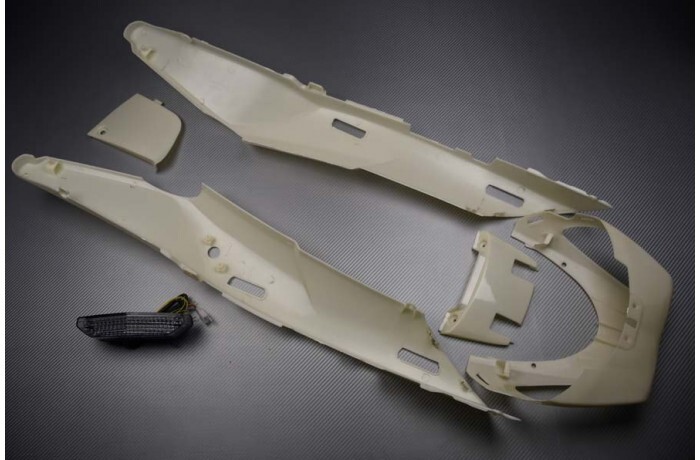 Carénage arrière KAWASAKI GTR 1400 coque brute et feu arrière transparent