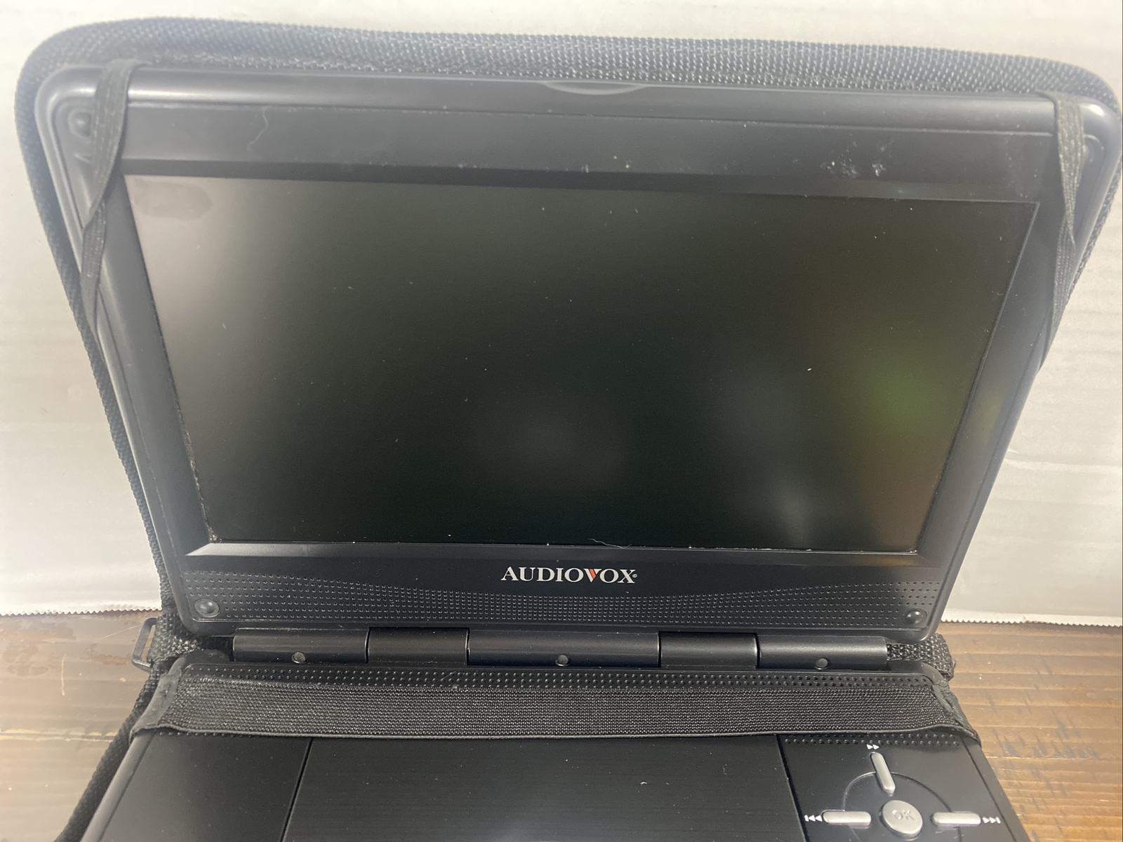 Audiovox D1998 Portable Car DVD Player 9" Widescreen With Case eBay