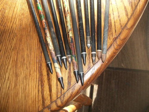 One Dozen Vintage Carbon Arrows - Picture 4 of 4
