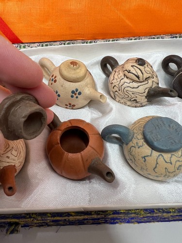 Set of 8 Chinese hand made miniature zisha - purple sand teapots - Picture 8 of 17