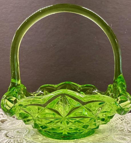 Vintage Lime Green Indiana Pressed Glass Basket Diamond Star Pattern 7.25" tall - Picture 3 of 8