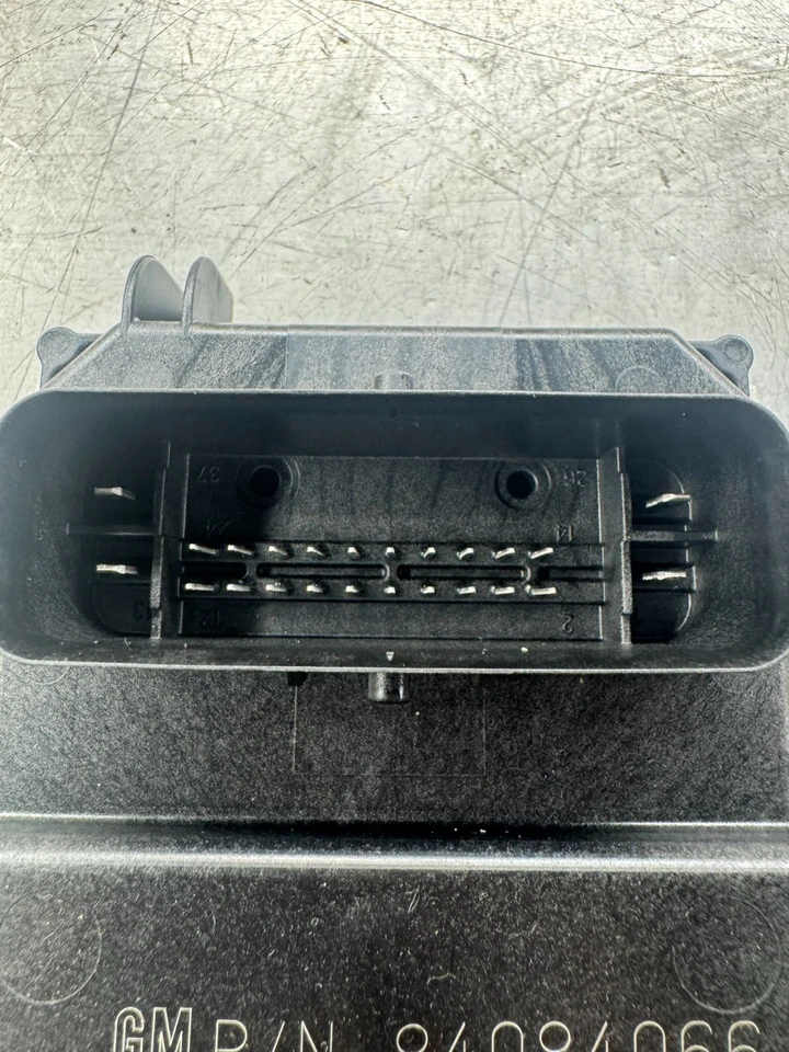 2017-19 Chevrolet Camaro SS Fuel Pump Control Module Black Plastic OEM 84084066 - Image 2 of 3
