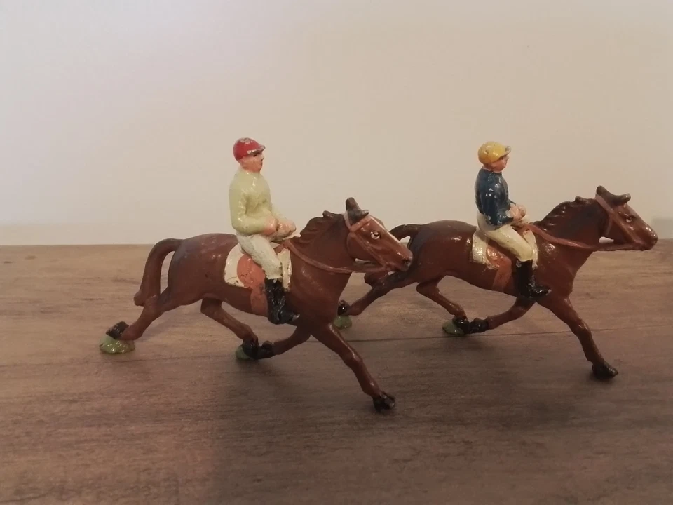 Quiralu ancien 2 jockeys et chevaux trotteurs tiercé en bon état d’origine - Photo 3/4