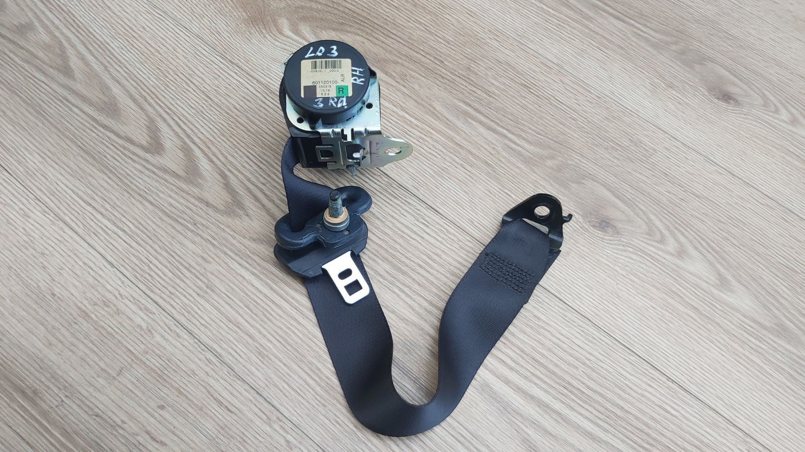 2007 - 2009 LAND ROVER LR3 RIGHT REAR SEAT BELT 3rd row BLACK EVL500720PMA