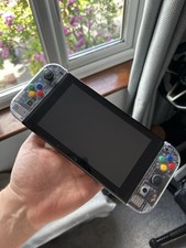 Nintendo Switch (Clear joy-Con Reshell)