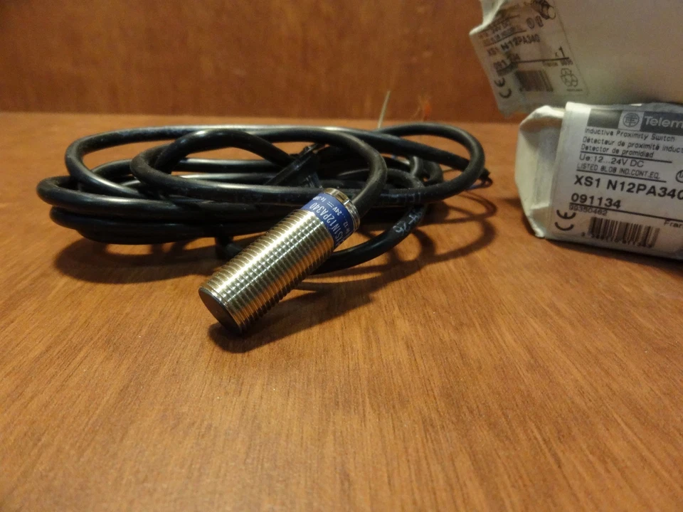 Telemecanique XS1 N12PA340 proximity switch  091134 - Image 2 of 3