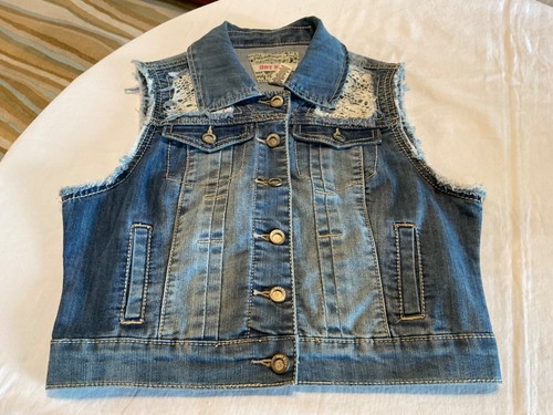 Hot Kiss Vest Denim Crocheted Lace Accent Women’s Medium Grunge Sleeveless