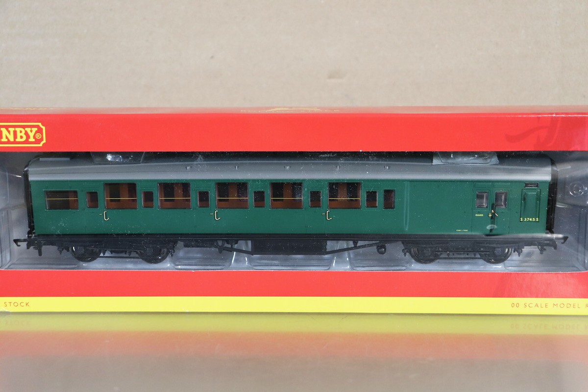 hornby パーシー Unboxing the Hornby Percy from Thomas & Friends - YouTube