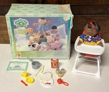 RARE 1997 CABBAGE PATCH KIDS FEEDING PLAYSET w/AFRICAN AMERICAN BABY COMPLETE!
