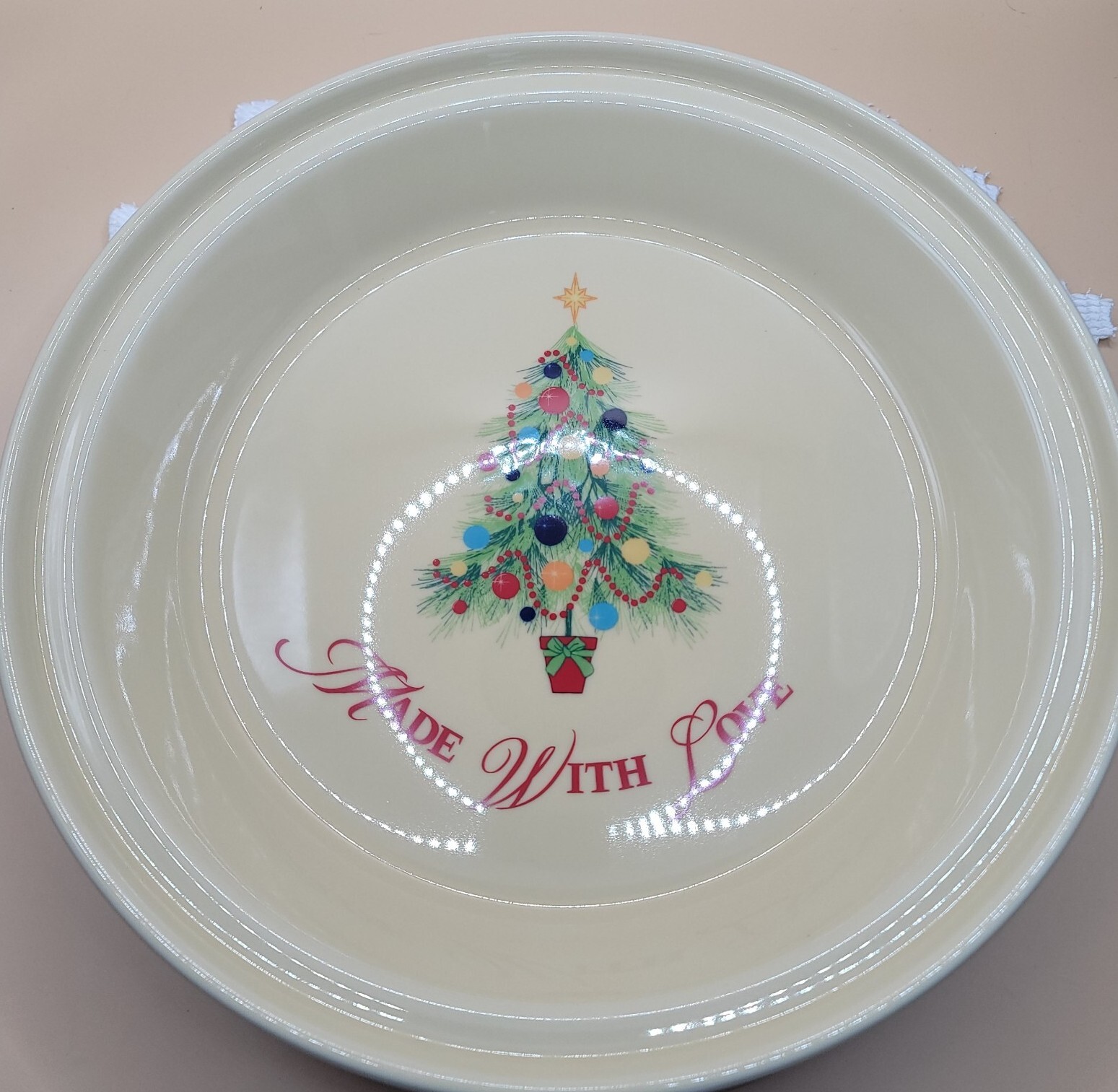 Plato de pastel de árbol de Navidad FIESTA MARFIL "Hecho con amor" nuevo difícil de encontrar precio de venta sugerido por el fabricante 82 USD