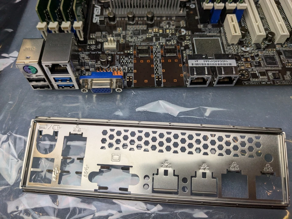 ASUS Workstation Bundle X99 LGA2011-3 Mainboard Quad-Channel NVMe SSD ATX Kit - Bild 3 von 4