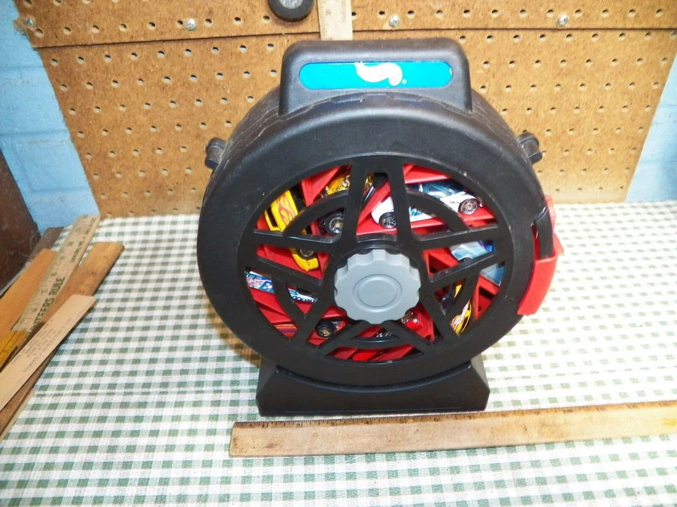 1998 MATTEL "HOT WHEELS" Sto & Go Tire Shaped Car Carrier Launcher w/ 16 Cars - Image 3 of 4