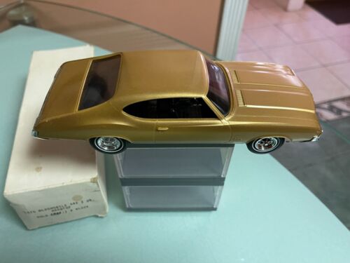 WALKING ON-BROADWAY! (RARE) AMT PROMO '70 GLD OLD 442 W/BOX & BONUS DISPLAY CASE - Picture 11 of 23