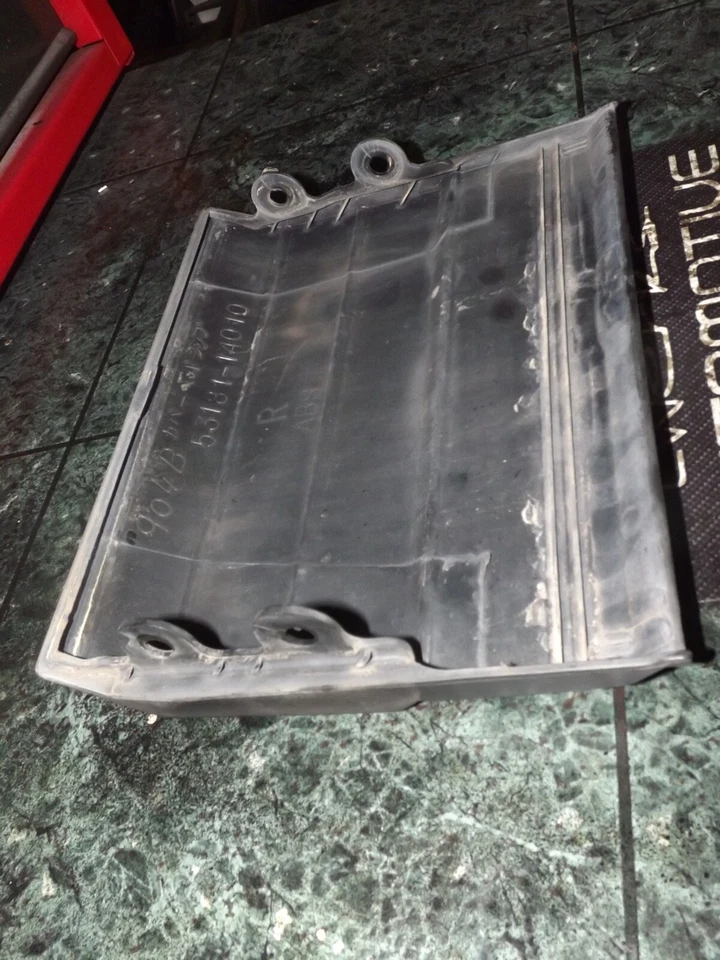 OEM USDM 84-85 Toyota Celica A60 Faro Pasajero Exterior Cubierta Exterior Borde R Foto 3 de 4