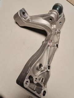 Frankberg Querlenker Halter Konsole Vorne Rechts Kompatibel mit A3 8P Caddy III