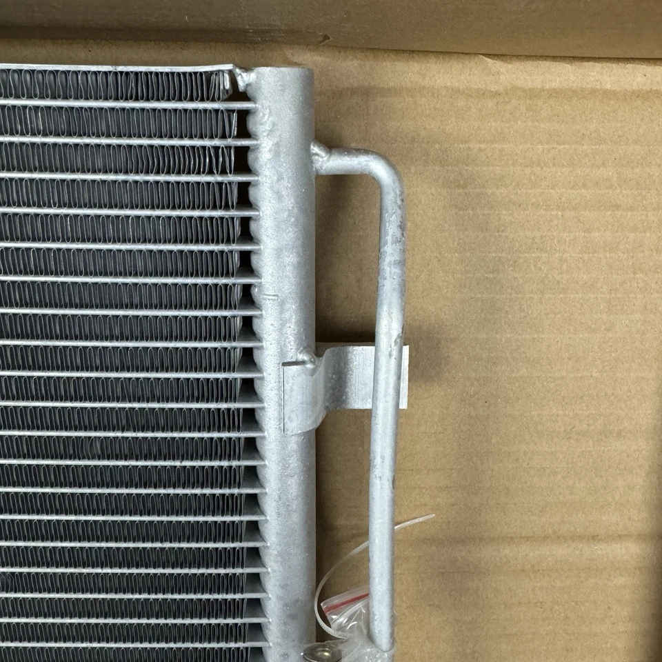 Condensador de aire acondicionado UAC CN 3639PFXC para Nissan Altima Máxima 07-14 Foto 3 de 4