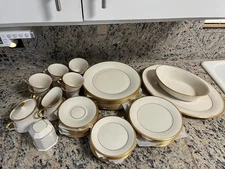 Lenox Eternal China, 5 Piece Place Setting, 8 Place Settings, 4 serving Peace's