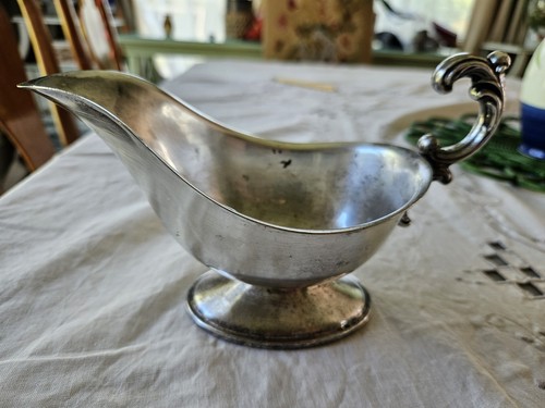 Silver Metal Gravy Boat Sauce Boat with Handle Solid Plain Abstract Shape
