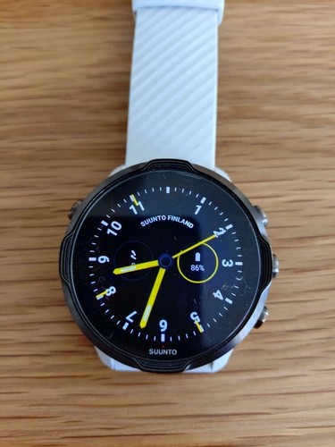 Suunto 7 Smartwatch GPS Fitness Tracker gebraucht mit Displayschutzfolie...