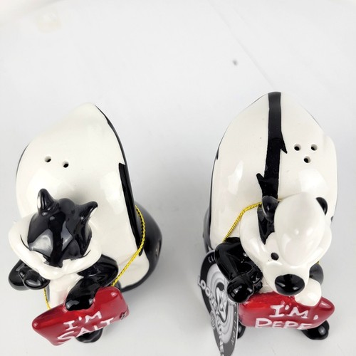 Pepe Le Pew Penelope Skunk Magnetic Salt & Pepper Shakers Looney Tunes Warner Br - Picture 10 of 14