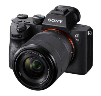 Sony Alpha ILCE-7 III mit  SEL FE 28-70 mm OSS schwarz