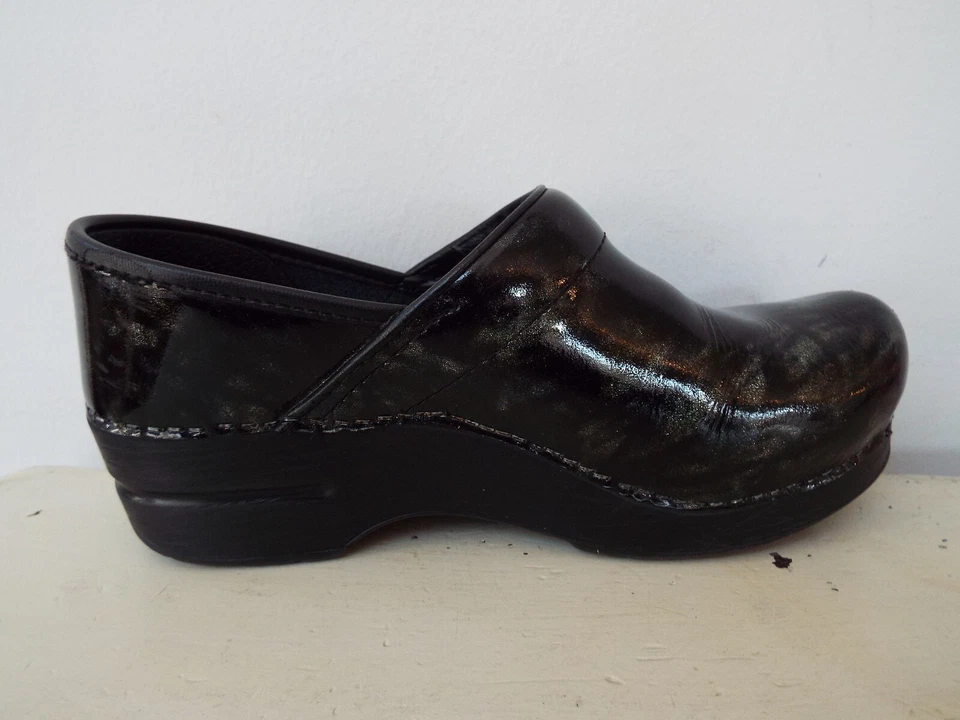 Сабо Dansko черная лакированная кожа блестящее мерцание размер 37/США 6,5 - Изображение 2 из 4