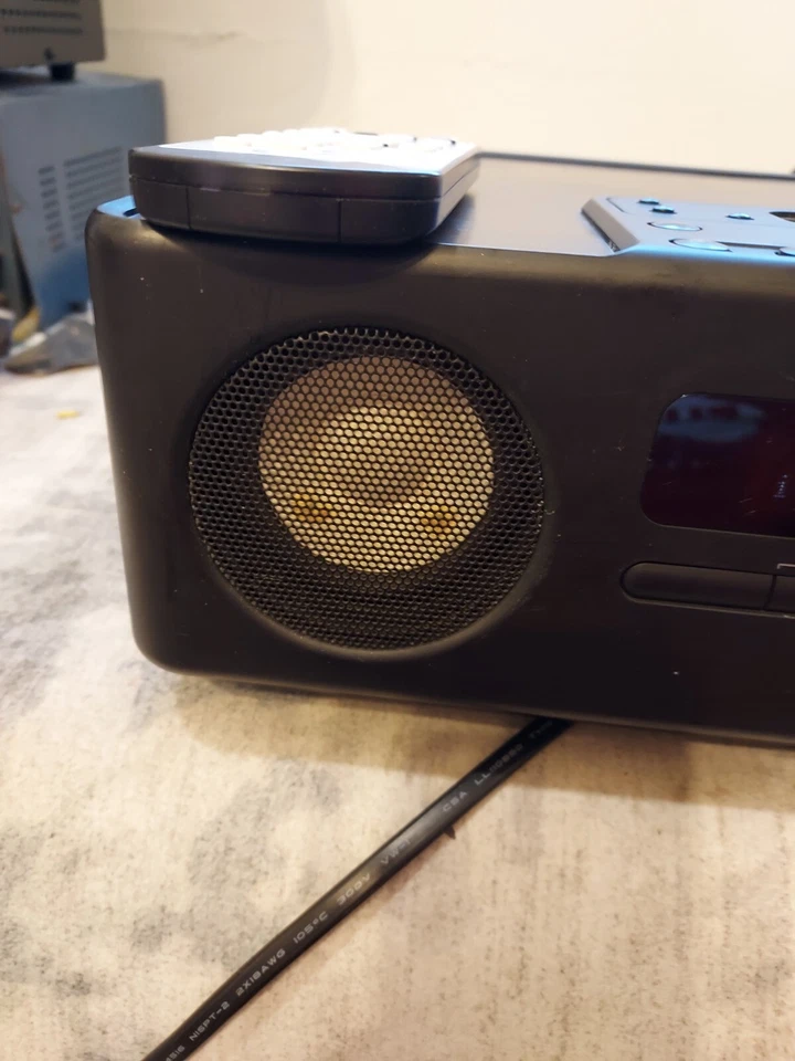 Yamaha TSX-120 Desktop Radio Audio System (Used). - Image 2 of 4