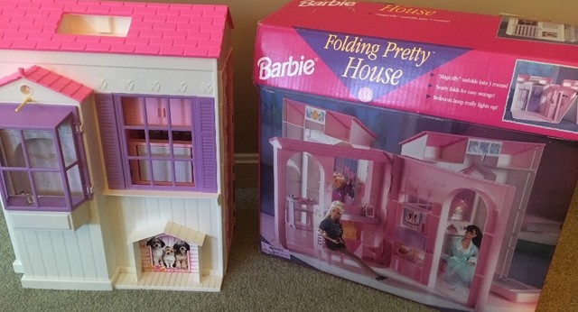 Vintage Barbie Folding Pretty House #16961 Dollhouse Mattel 1996 for