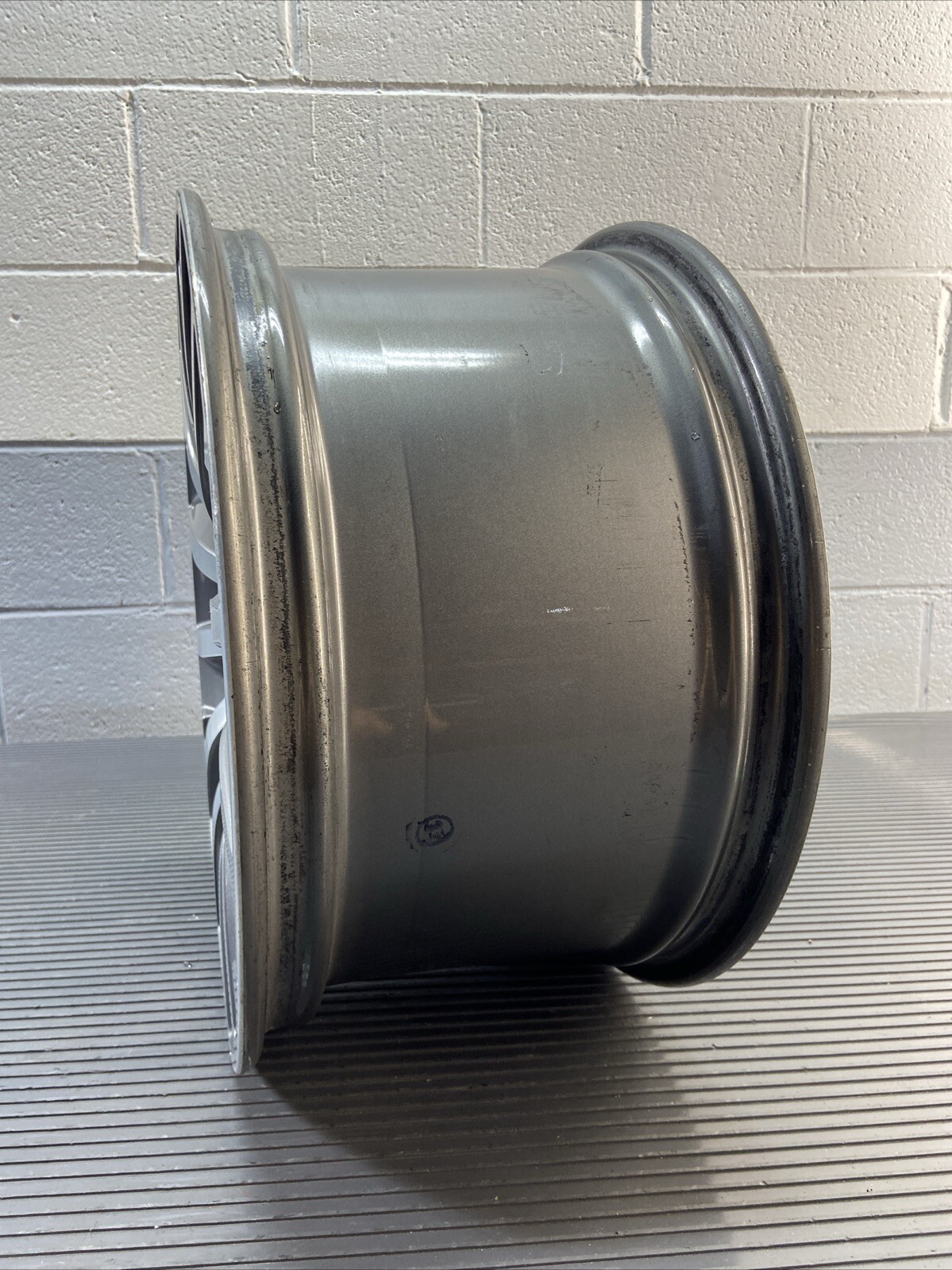 2014-2017 Maserati Ghibli Wheel Rim Disc 9.5j x 18 OEM Alloy *NOTE*