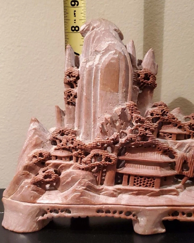 Talla de paisaje de piedra de jabón asiática grande antigua Foto 4 de 4