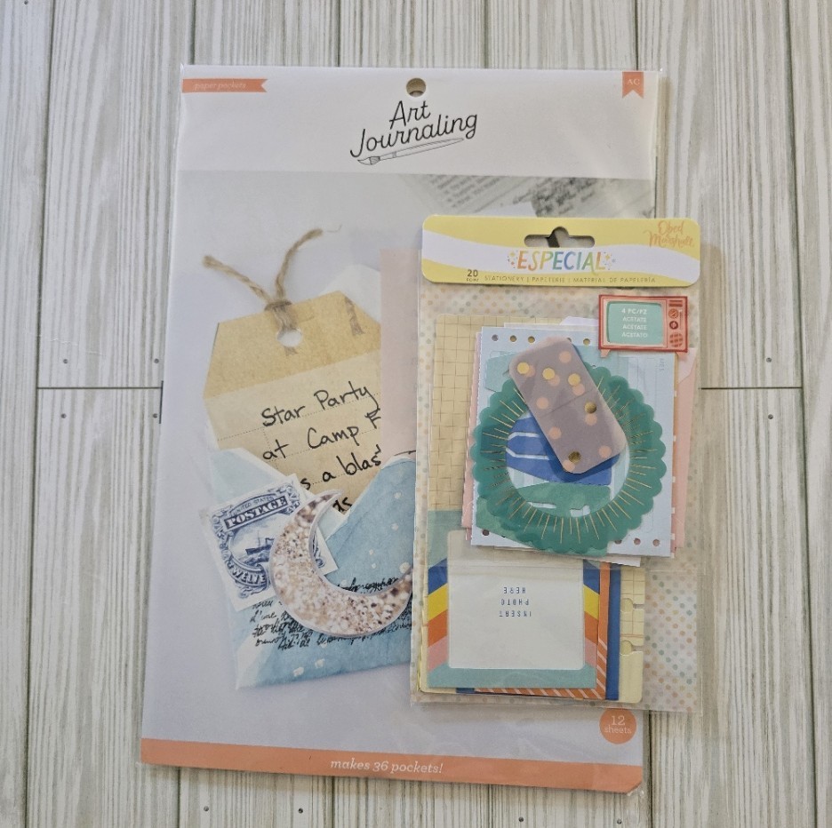 American Crafts Art Journaling paper pockets and Especial St