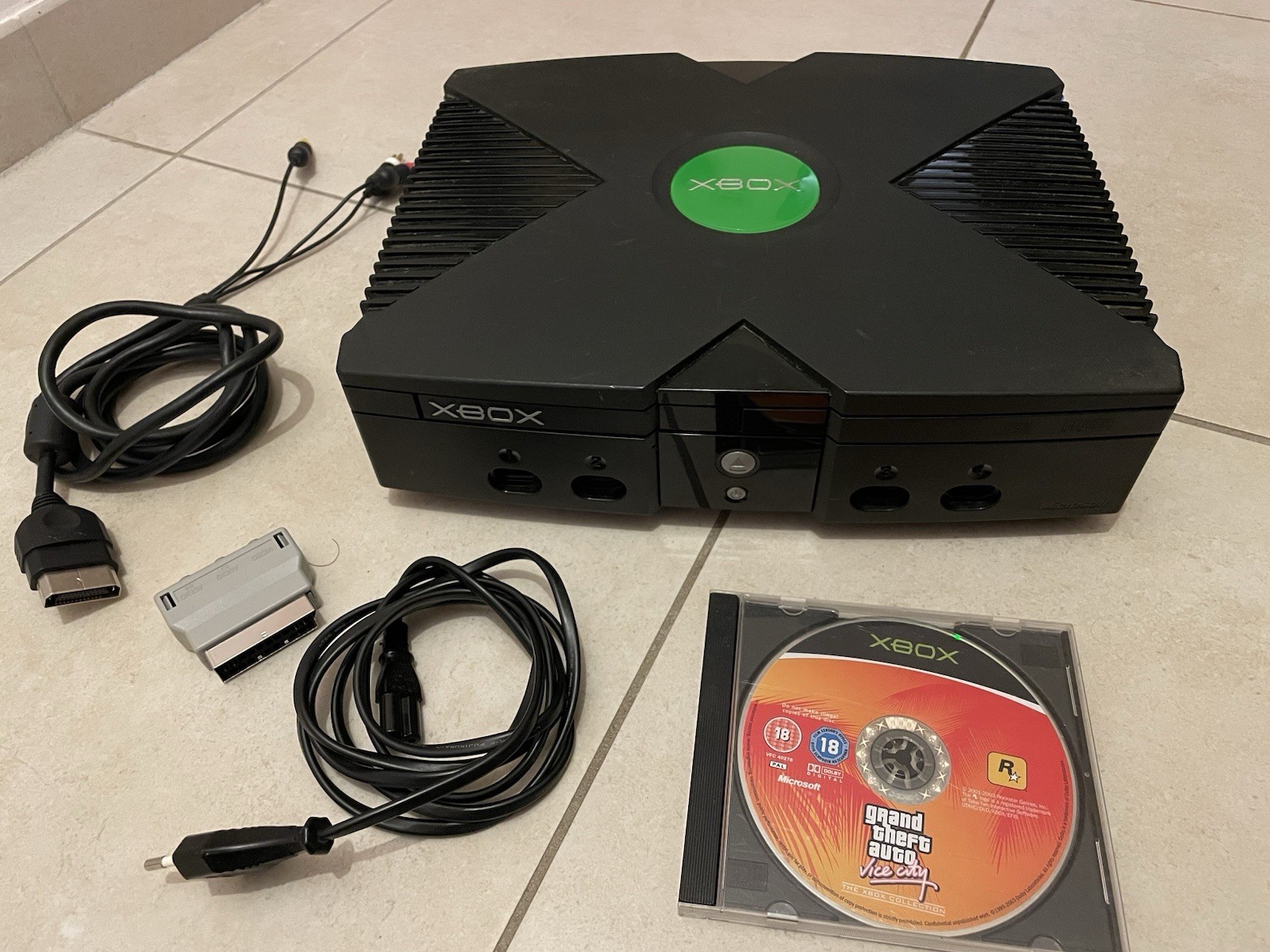 Console Xbox 1ère Génération Avec Câbles Officiels + 1 Jeu Fonctionne