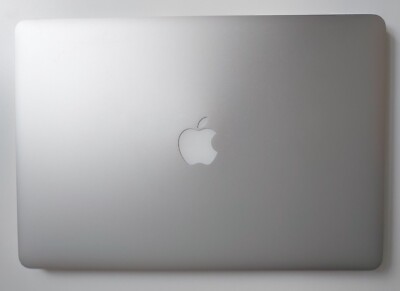 APPLE MacBook Pro 15-inch mit 1 TB (Model: A1398 und Farbe: silber)
