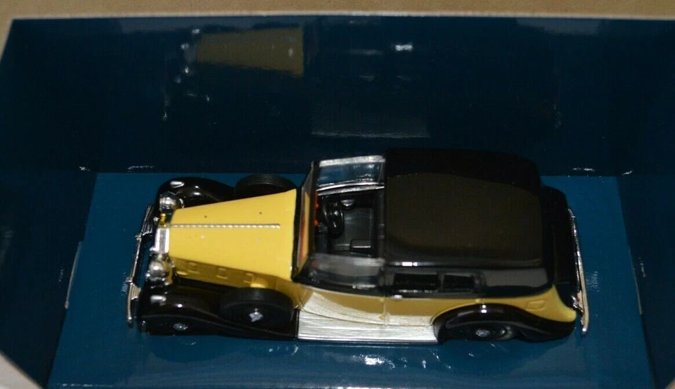 Corgi CC06805 James Bond Goldfinger Rolls Royce Sedanca De Ville (1/36 Scale)    - Image 4 of 4