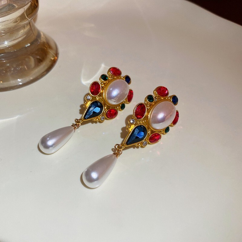 Drop Earrings with Baroque Pearls in 18K gold For Sale at